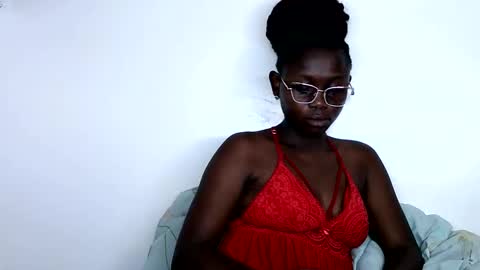 Snapshot of cheeky_charms chatting on 10.08.25 cheeky_charms online show from 10.08.25