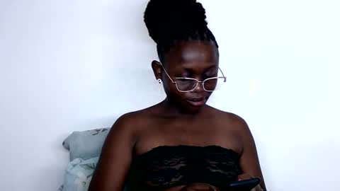 Snapshot of cheeky_charms chatting on 10.12.25 cheeky_charms online show from 10.12.25