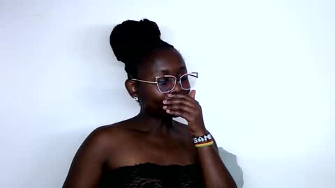 Snapshot of cheeky_charms chatting on 10.17.25 cheeky_charms online show from 10.17.25