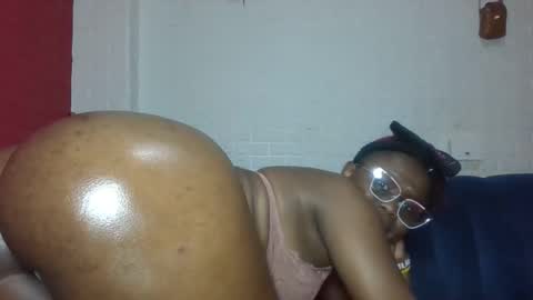 Snapshot of cheeky_charms chatting on 12.14.25 cheeky_charms online show from 12.14.25