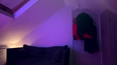 Cheekylondon online show from 12.04.24