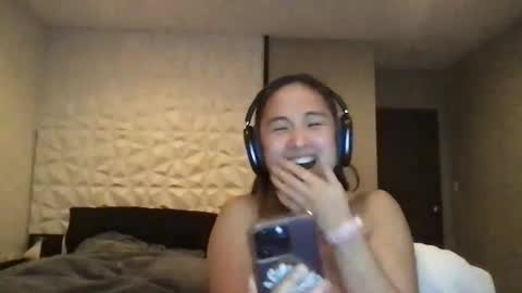 Snapshot of chellybear101 chatting on 12.24.24 chellybear101 online show from 12.24.24