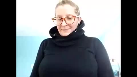 Snapshot of chelseasentra1 chatting on 12.24.24 Chelsea online show from 12.24.24