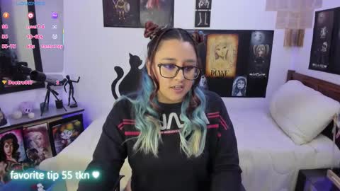 Snapshot of cherry_blushh chatting on 11.19.25 cherry_blushh online show from 11.19.25