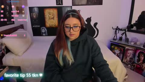 Snapshot of cherry_blushh chatting on 11.20.25 cherry_blushh online show from 11.20.25