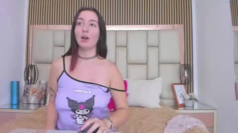 Snapshot of cherry_mew chatting on 10.09.25 Cherry Mew and jean online show from 10.09.25