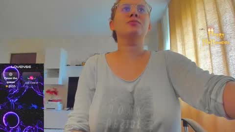 Snapshot of cherry_pie_69 chatting on 10.23.25 mayra online show from 10.23.25