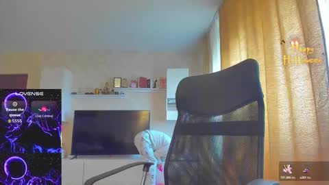 Snapshot of cherry_pie_69 chatting on 10.26.25 mayra online show from 10.26.25