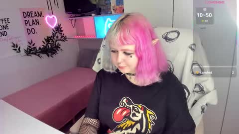 Snapshot of cherrybounce chatting on 02.24.26 Sarah online show from 02.24.26