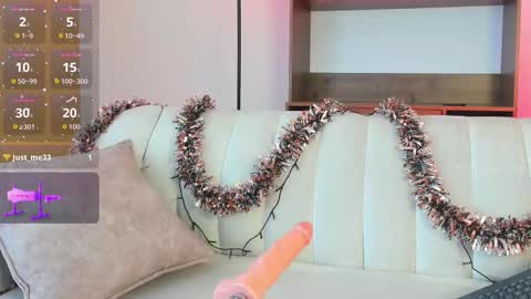 Snapshot of cherrybunny18 chatting on 12.02.25 Mia online show from 12.02.25