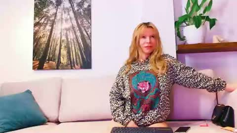 Anna online show from 08.07.26