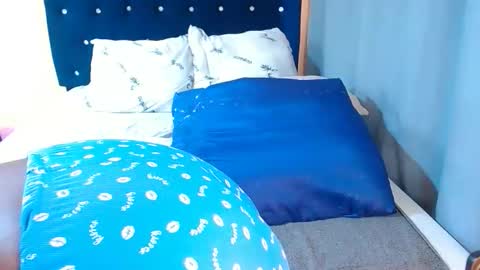 Snapshot of cherryyummy69 chatting on 11.30.25 cherryyummy69 online show from 11.30.25