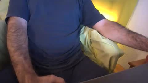 Snapshot of cheslongss chatting on 10.11.25 Ches Long online show from 10.11.25