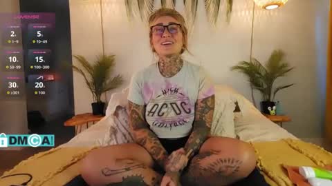 Chevi Blue online show from 10.28.25