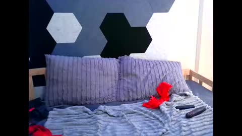 Snapshot of cheyennel chatting on 12.04.25 cheyennel online show from 12.04.25