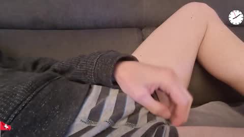 Snapshot of chezmonsieur_g chatting on 01.12.26 Grey online show from 01.12.26