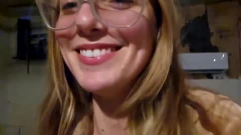 Snapshot of chezzaluna chatting on 12.02.24 Chezza online show from 12.02.24