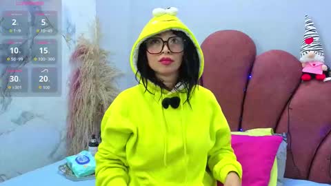 Snapshot of chiarajjones chatting on 12.01.25 CHIARA online show from 12.01.25