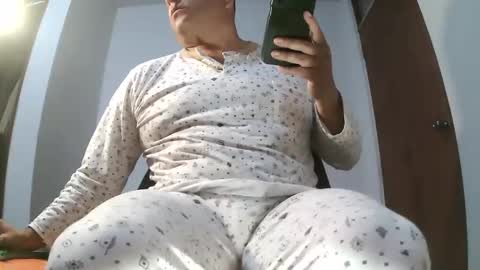 Snapshot of chicoguapo8 chatting on 11.22.25 jorge online show from 11.22.25