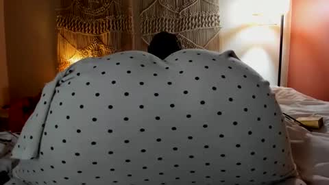 Snapshot of chillwithcamii chatting on 03.30.26 yoursensualparadise online show from 03.30.26