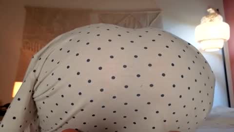 Snapshot of chillwithcamii chatting on 04.29.26 yoursensualparadise online show from 04.29.26