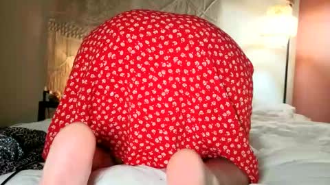 Snapshot of chillwithcamii chatting on 05.05.26 yoursensualparadise online show from 05.05.26