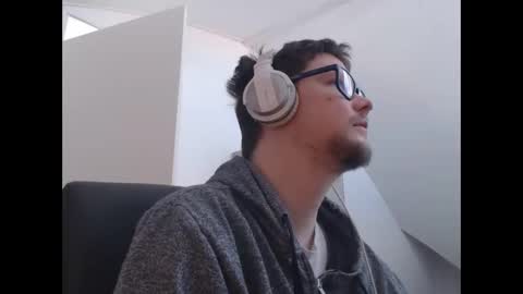 chillzonecam online show from 09.14.25