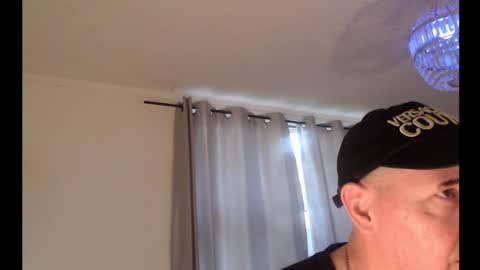 Snapshot of chinomanelli chatting on 10.29.25 chinomanelli online show from 10.29.25