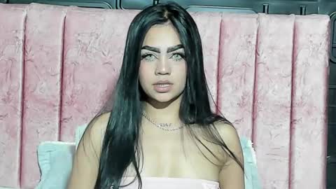 Snapshot of chistail_ chatting on 12.03.25 Cristal online show from 12.03.25