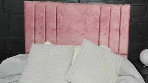 Snapshot of chistail_ chatting on 12.20.25 Cristal online show from 12.20.25