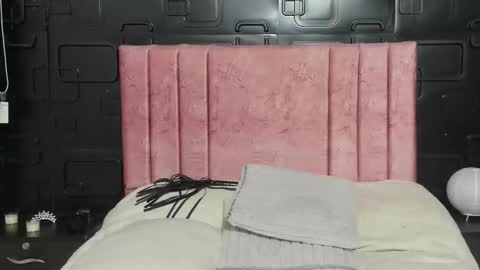 Snapshot of chistail_ chatting on 01.15.26 Cristal online show from 01.15.26