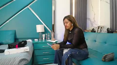 Chloe  online show from 04.13.26