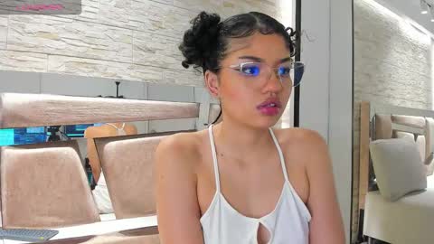 Snapshot of chloe_cortez chatting on 12.14.25 chloe online show from 12.14.25