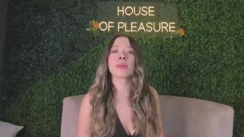 Chloe online show from 10.14.25