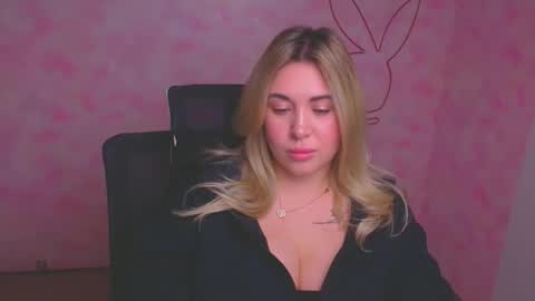 Chloe online show from 11.28.25