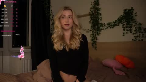 Snapshot of chloe_guidry chatting on 11.17.25 Arianaa Mourrr online show from 11.17.25