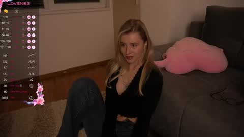 Arianaa Mourrr online show from 12.21.25