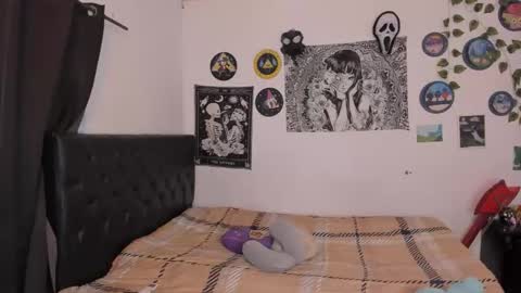 chloe_kisses online show from 09.30.25