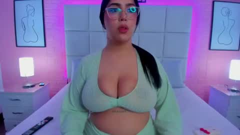 Snapshot of chloe_parker_ chatting on 06.25.26 cloe online show from 06.25.26