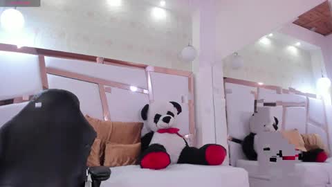 Chloe Rhoades online show from 04.26.26