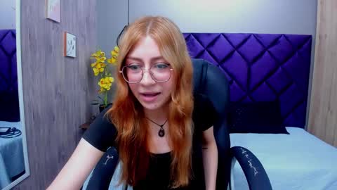 Snapshot of chloecampbell03 chatting on 09.25.25 chloecampbell03 online show from 09.25.25