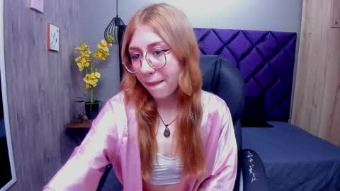 Snapshot of chloecampbell03 chatting on 09.27.25 chloecampbell03 online show from 09.27.25