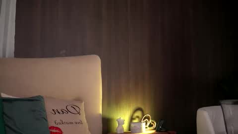 chloedevinex online show from 10.02.25