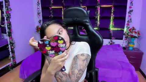 ChloeeThompson online show from 02.18.25