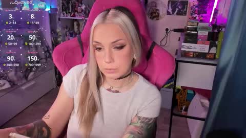 Snapshot of chloekohaku chatting on 10.23.25 ChloeKohaku online show from 10.23.25