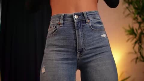 chloemin_ online show from 11.10.25