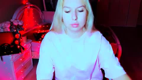 Snapshot of chloericci chatting on 10.28.25 ChloeRicci online show from 10.28.25