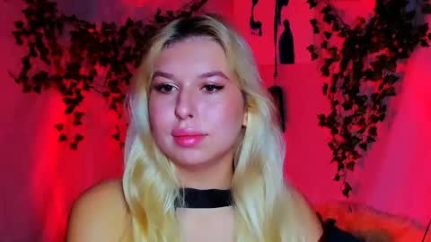 Snapshot of chloericci chatting on 11.24.25 ChloeRicci online show from 11.24.25