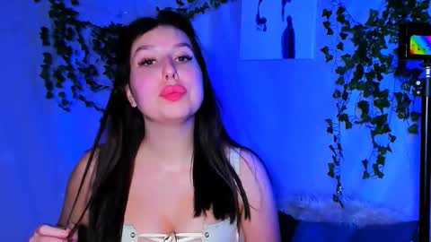 Snapshot of chloericci chatting on 12.05.25 ChloeRicci online show from 12.05.25