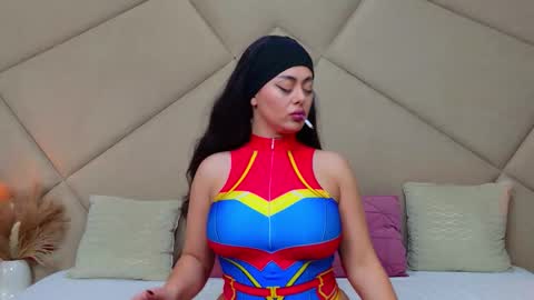 Snapshot of chloevee chatting on 10.31.25 Chloe Vee online show from 10.31.25